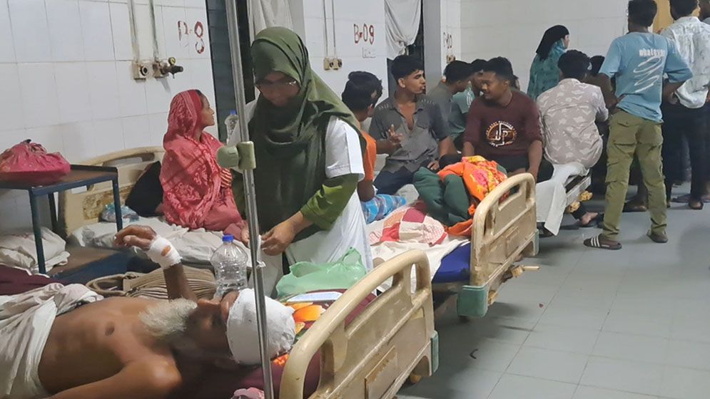 ডাব পাড়া নিয়ে গ্রামবাসীর মধ্যে সংঘর্ষ, আহত ২০